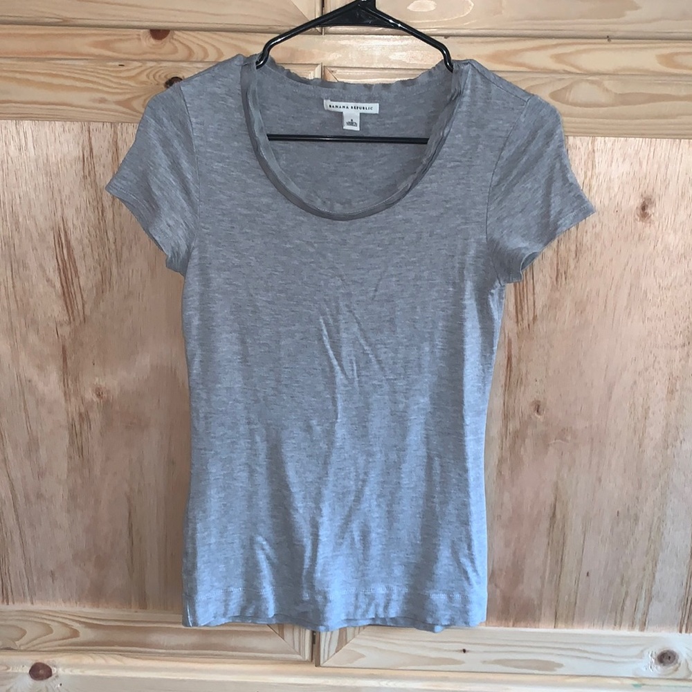⭐️ Banana Republic Gray trimmed neck modal knit shirt size S